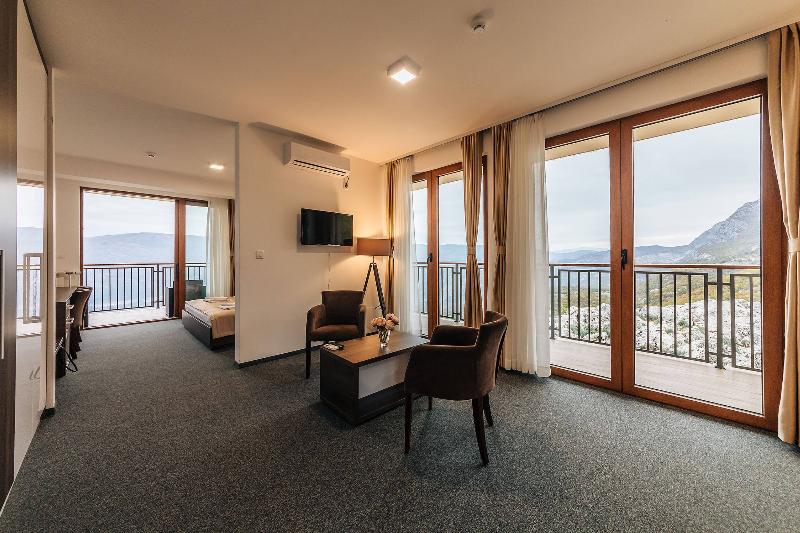 سوییت لوکس, Sokoline