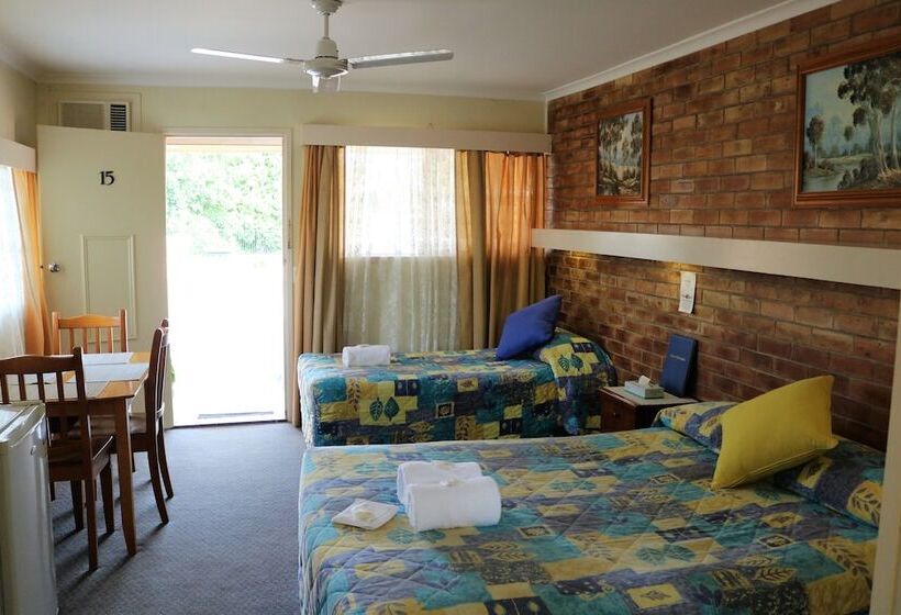 家庭间, Avocado Motor Inn