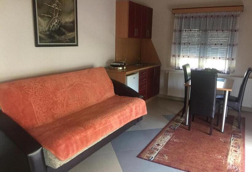 استودیو استاندارد با بالکن, Motel Krstac