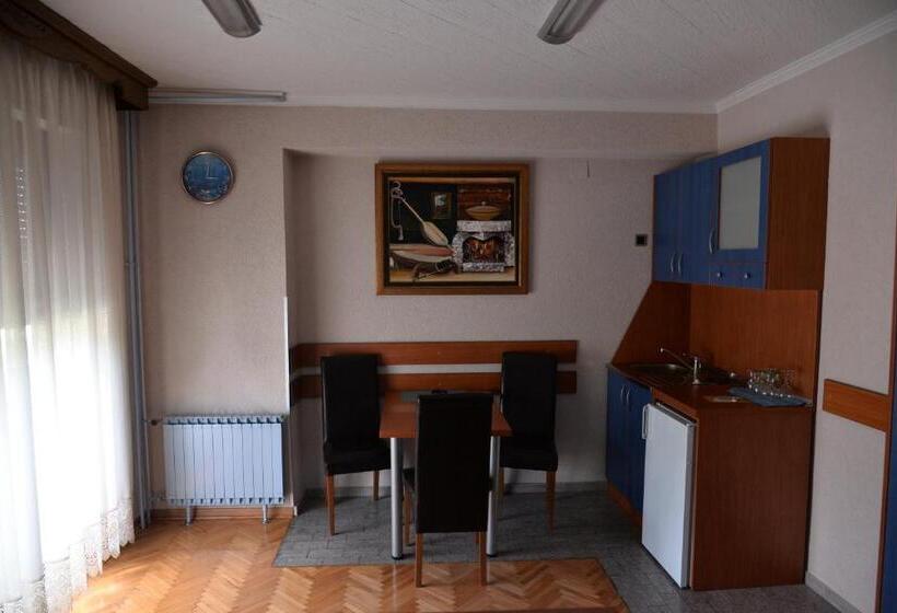 استودیو استاندارد با بالکن, Motel Krstac