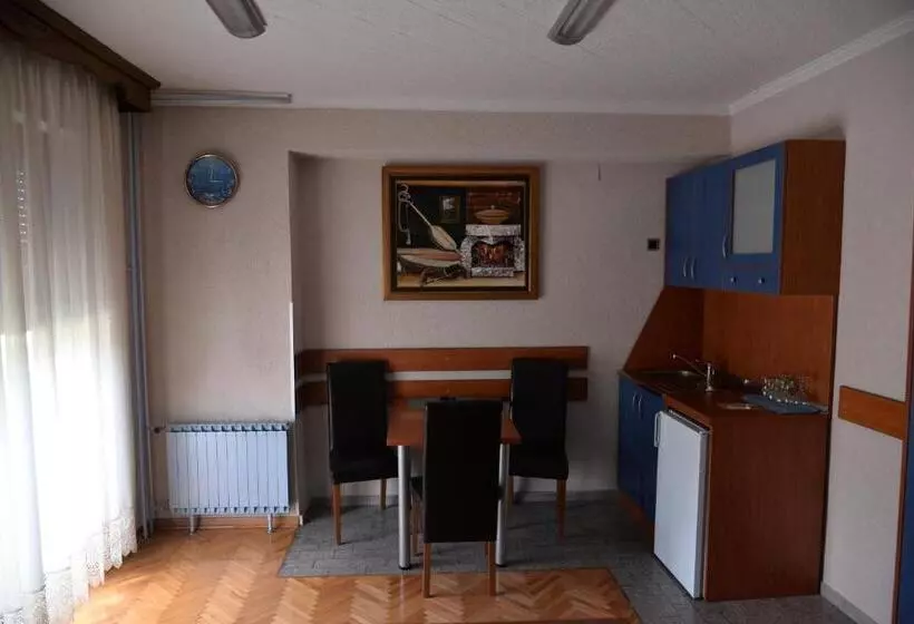 استودیو استاندارد با بالکن, Motel Krstac