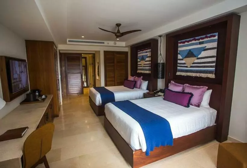 سوییت جونیور با چشم‌انداز استخر, Secrets Cap Cana Resort & Spa - Adults Only - All Inclusive