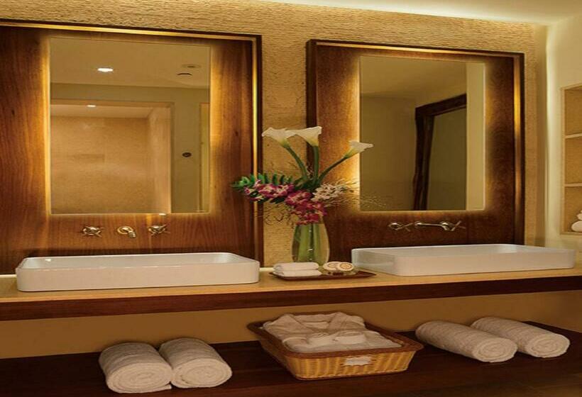 سوییت جونیور با چشم‌انداز استخر, Secrets Cap Cana Resort & Spa - Adults Only - All Inclusive