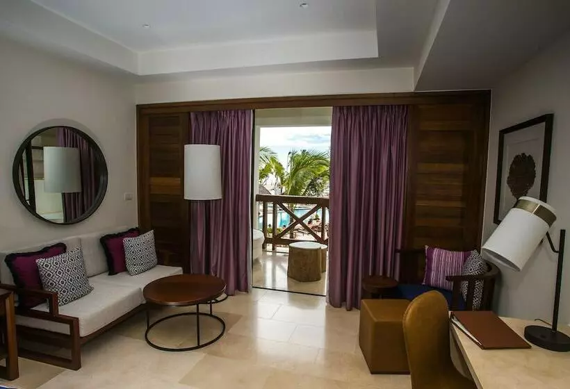 سوییت جونیور با چشم‌انداز استخر, Secrets Cap Cana Resort & Spa - Adults Only - All Inclusive