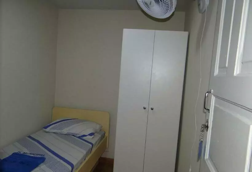 Standard Yhden Hengen Huone Jaettu Kylpyhuone, Hospedagem Municipal