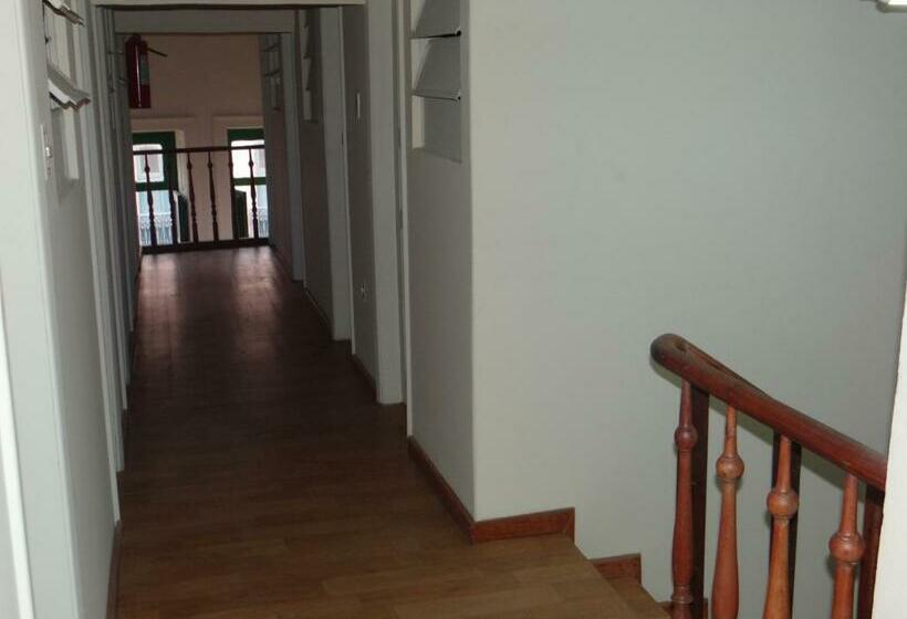 اتاق استاندارد با سرویس بهداشتی مشترک, Hospedagem Municipal