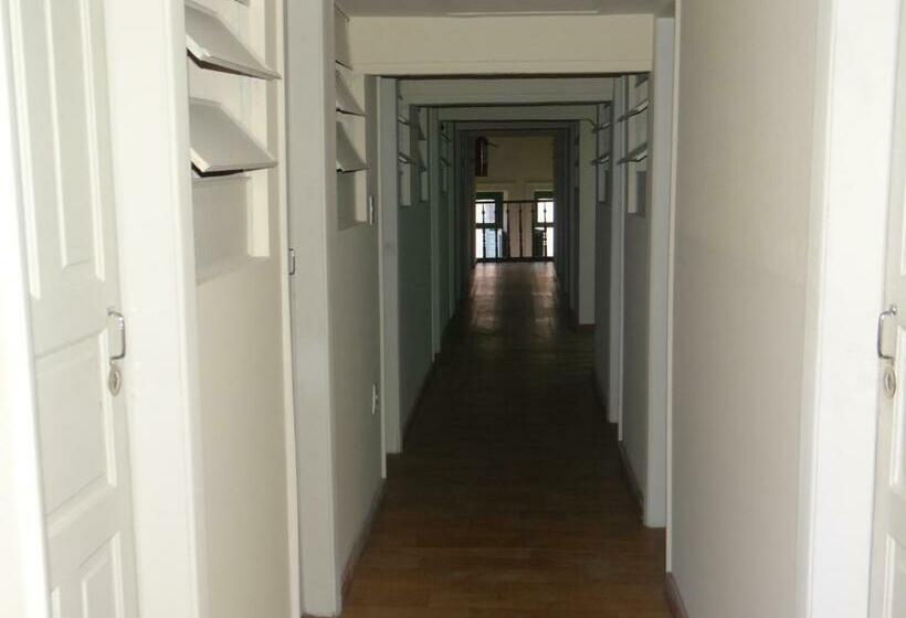 اتاق یک نفره پایه با سرویس بهداشتی مشترک, Hospedagem Municipal