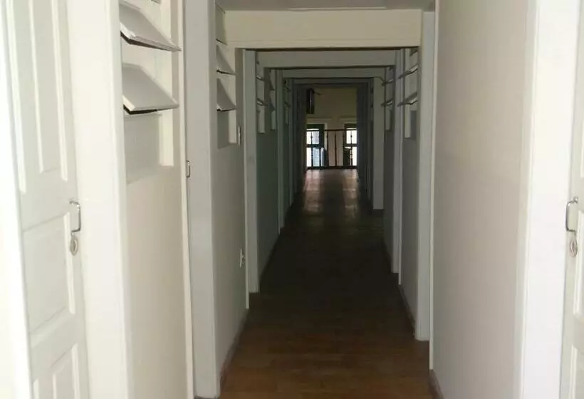 Basic Yhden Hengen Huone Jaettu Kylpyhuone, Hospedagem Municipal