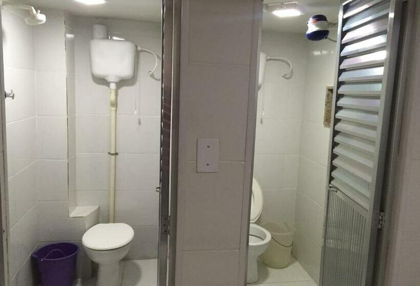 اتاق یک نفره پایه با سرویس بهداشتی مشترک, Hospedagem Municipal