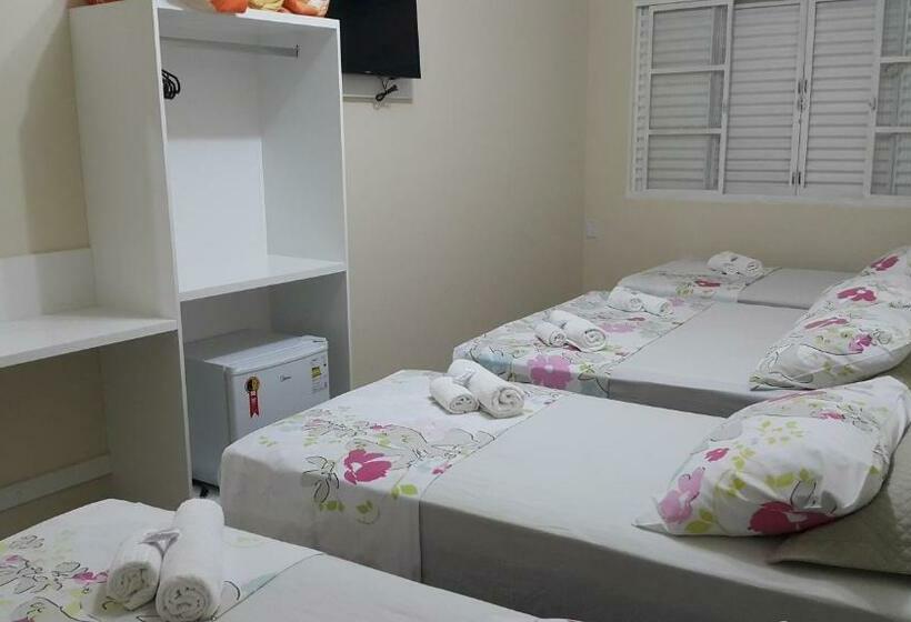 חדר משפחתי, La Madre