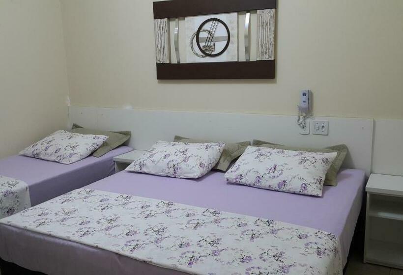 חדר סטנדרט לשלושה, La Madre