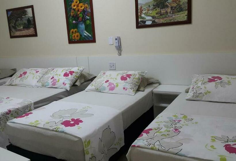 חדר משפחתי, La Madre