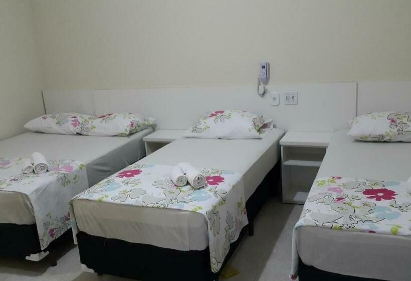 חדר סטנדרט לשלושה, La Madre