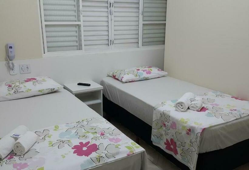 חדר משפחתי, La Madre