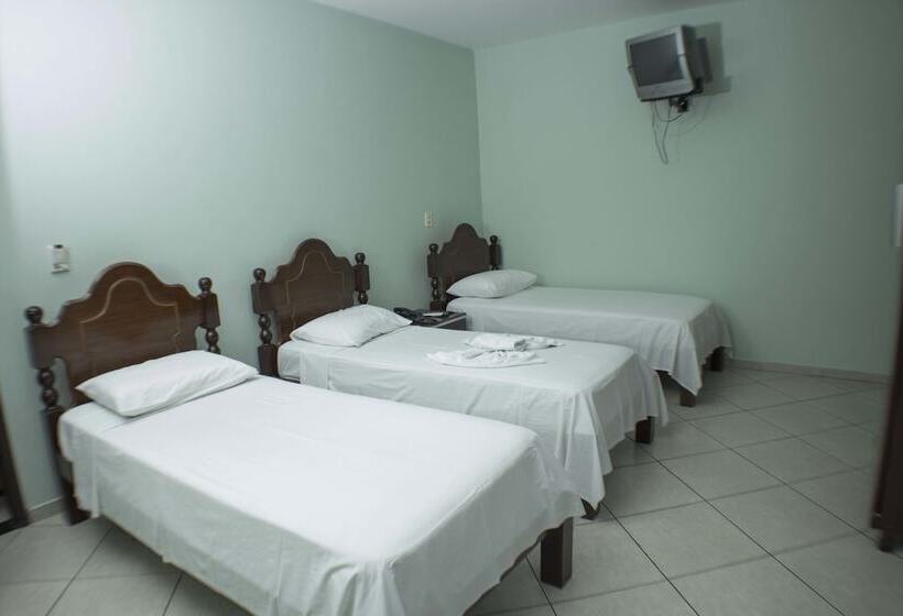 غرفة قياسية ثلاثية, Mundial