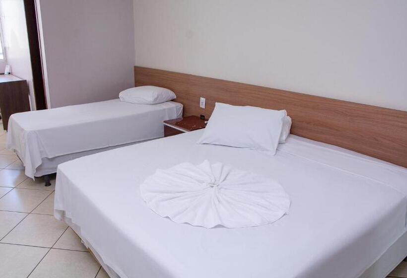 غرفة ديلوكس ثلاثية, Mundial