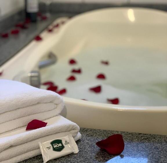 Номер Deluxe, Real Nob