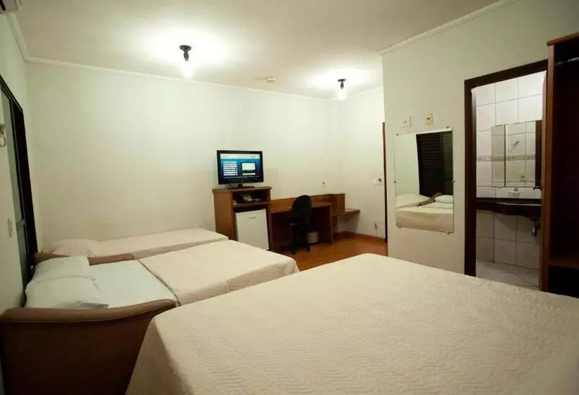 Deluxe Neljän Hengen Huone, Indaiá Hotel Residence