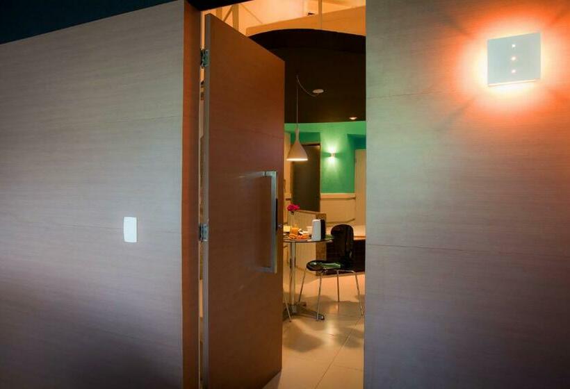 디럭스 룸, Forum Motel