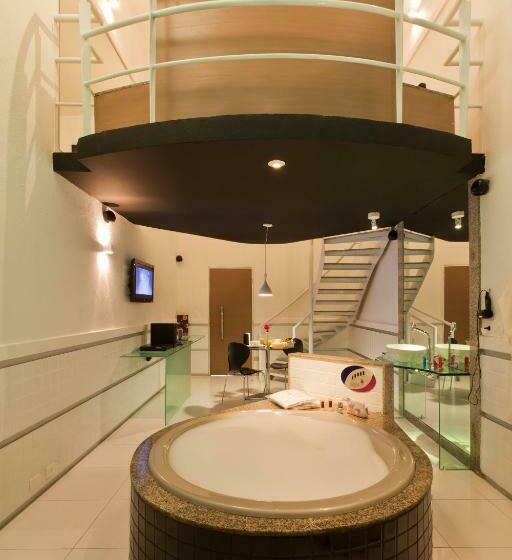 디럭스 룸, Forum Motel