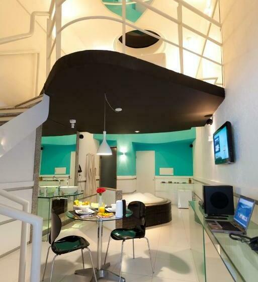 디럭스 룸, Forum Motel