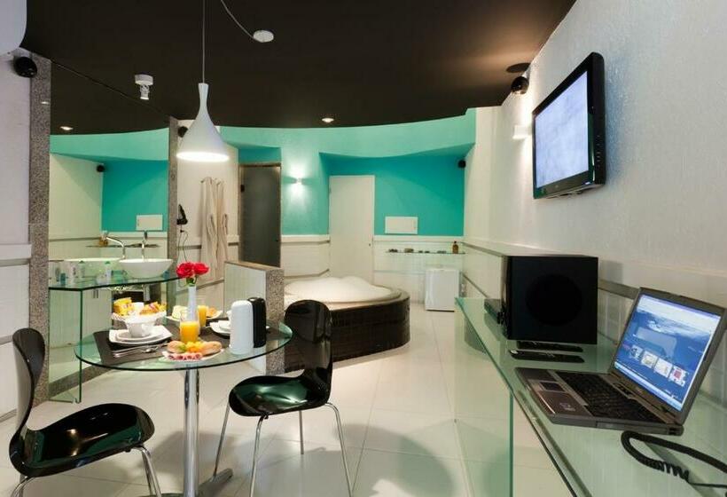디럭스 룸, Forum Motel