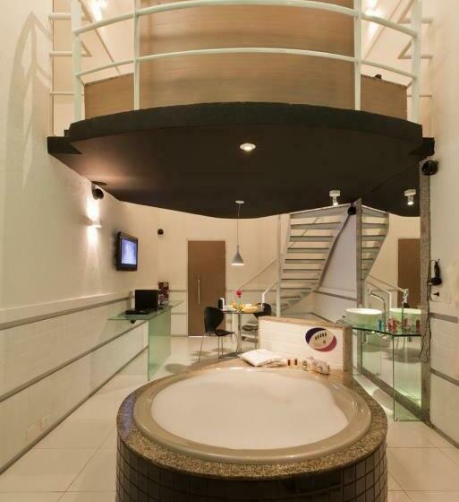 디럭스 룸, Forum Motel