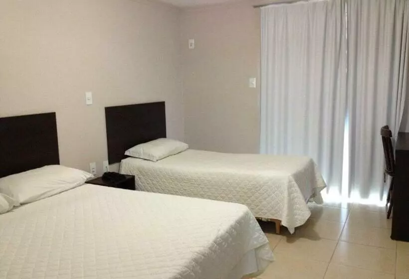 Deluxe Kolmen Hengen Huone, Cedro Palace