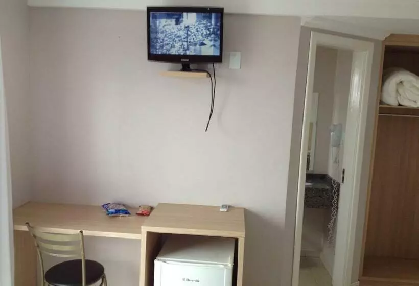Deluxe Kolmen Hengen Huone, Cedro Palace