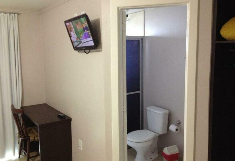 غرفة ديلوكس ثلاثية, Cedro Palace