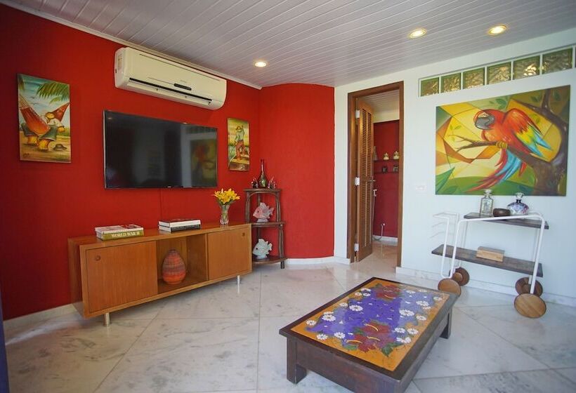 标准间, Cliffside Luxury Inn