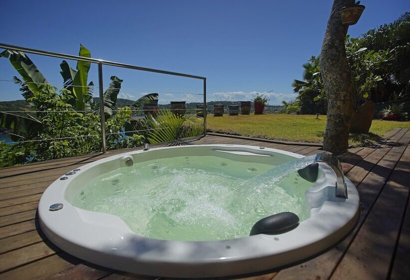 标准间, Cliffside Luxury Inn