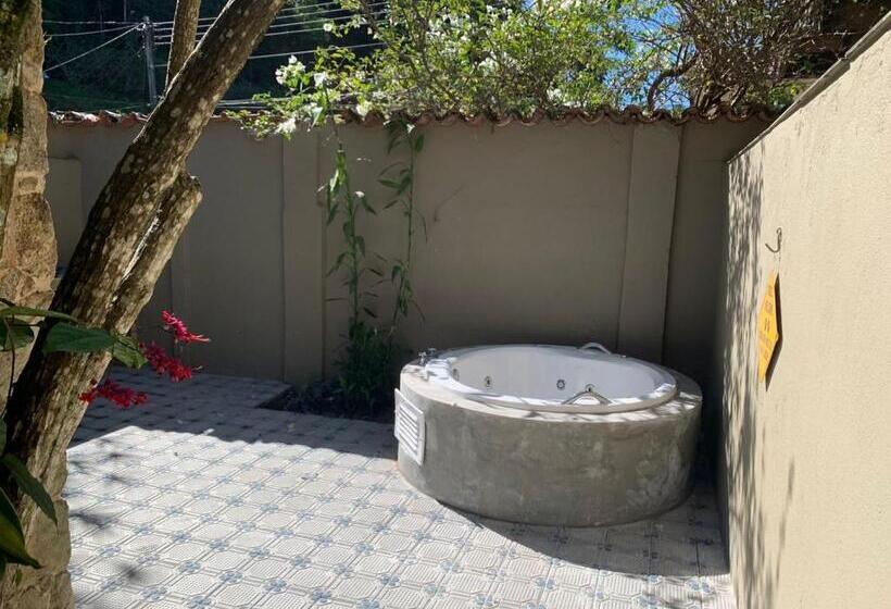 Quarto Estandar com Hidromassagem, Pousada Pontal Gardens