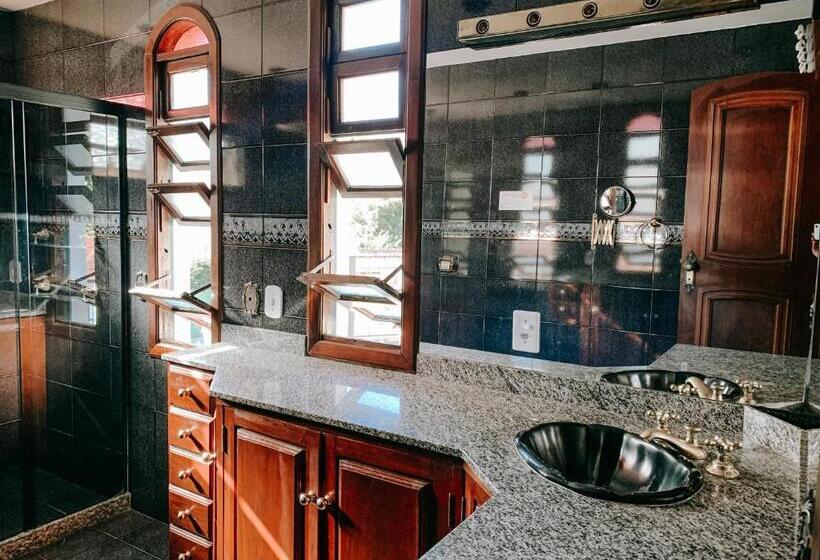 سوییت سوپریور, Vale Valparaíso Inn  Polo Gastronômico