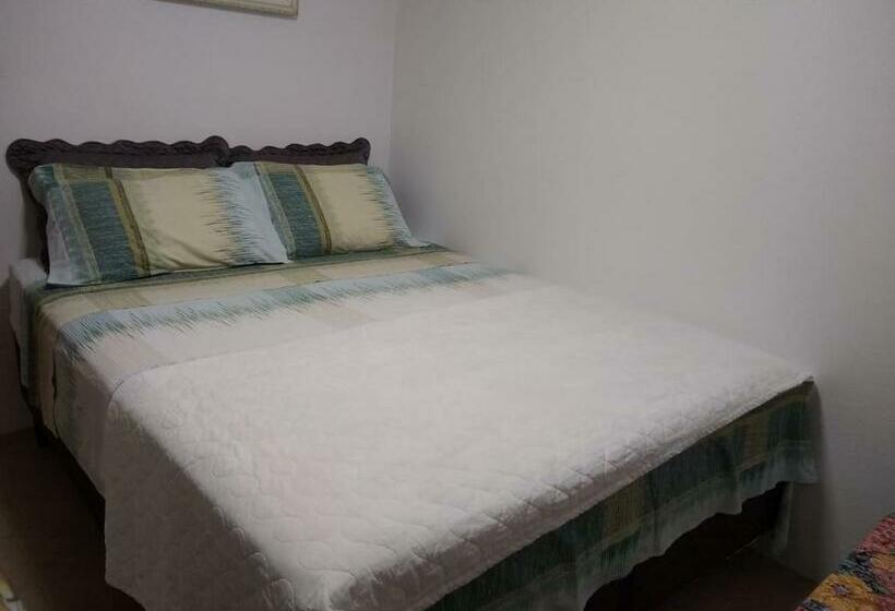 스위트, Hostel Dina & Suítes