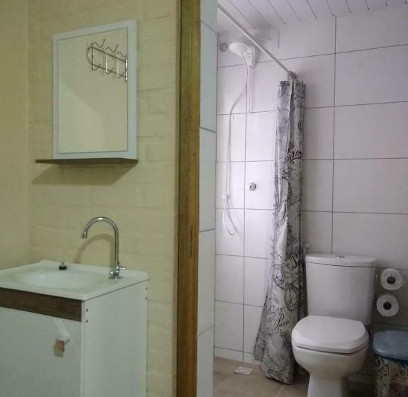 스위트, Hostel Dina & Suítes