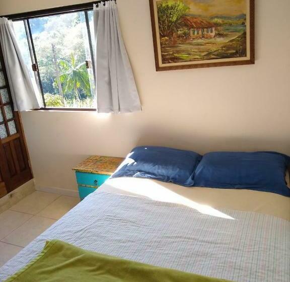 스위트, Hostel Dina & Suítes