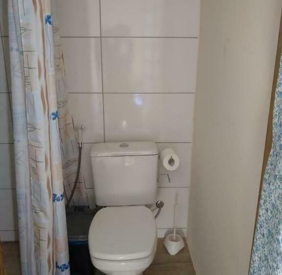 스위트, Hostel Dina & Suítes