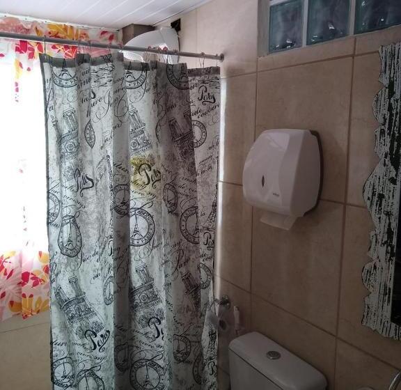 패밀리 스위트, Hostel Dina & Suítes