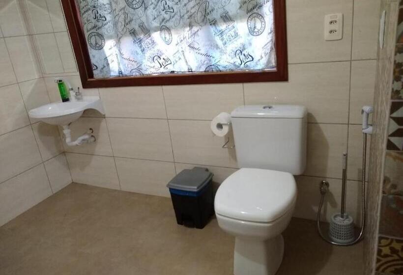 패밀리 스위트, Hostel Dina & Suítes