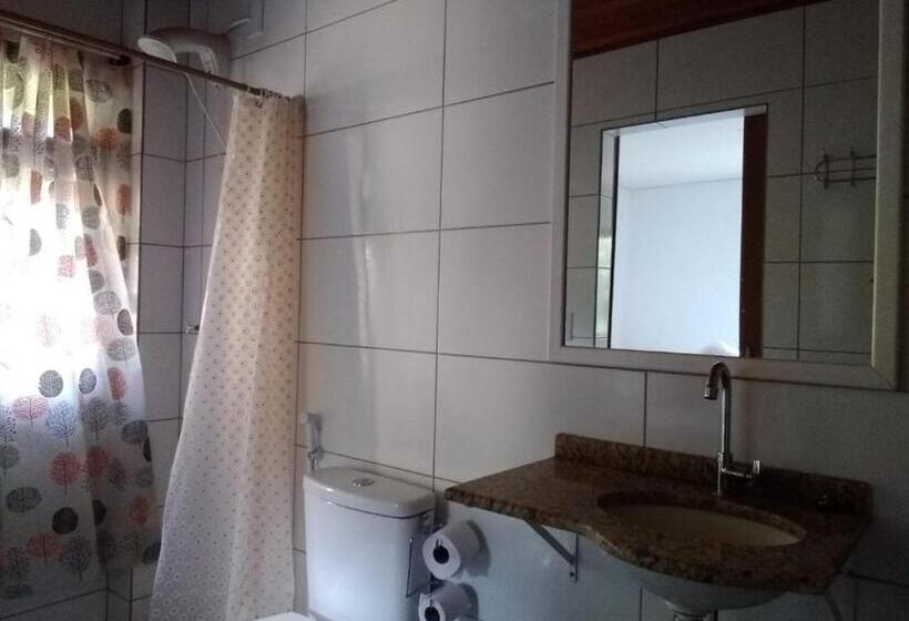 패밀리 스위트, Hostel Dina & Suítes