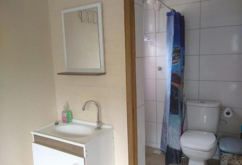 스위트, Hostel Dina & Suítes