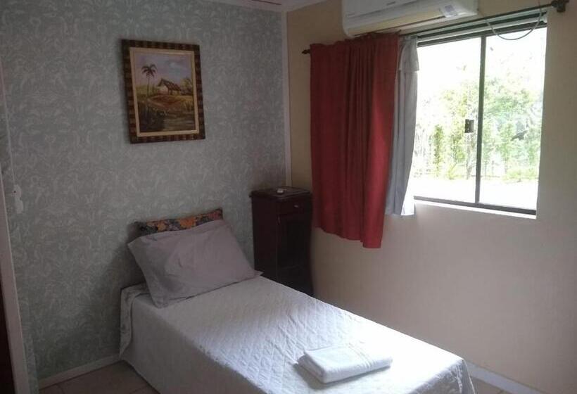 스위트, Hostel Dina & Suítes