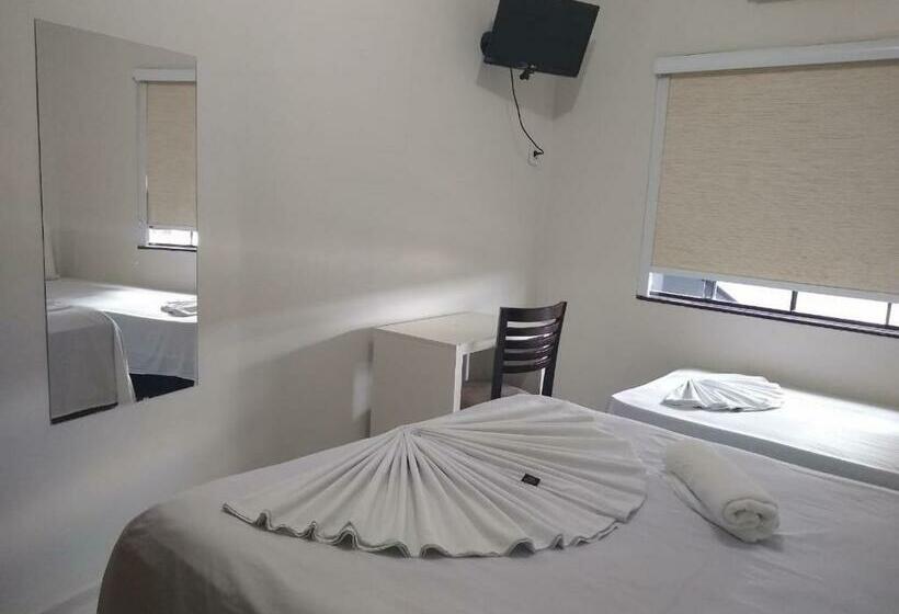 חדר סטנדרט לשלושה, Crystal Palace