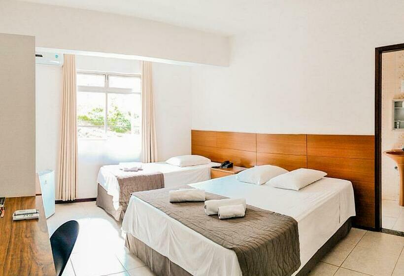 غرفة قياسية ثلاثية, Cyrilo S Palace