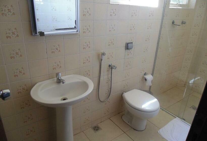 غرفة قياسية, Cyrilo S Palace