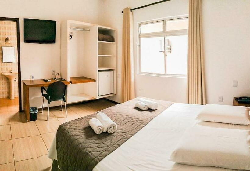 غرفة قياسية, Cyrilo S Palace