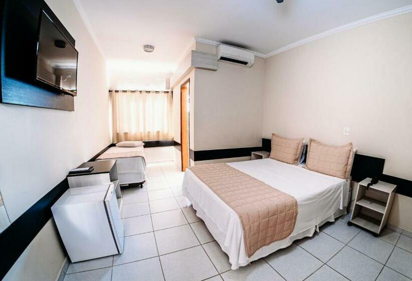 3-Bett-Standardzimmer, Ferian Plaza