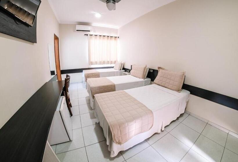 3-Bett-Standardzimmer, Ferian Plaza