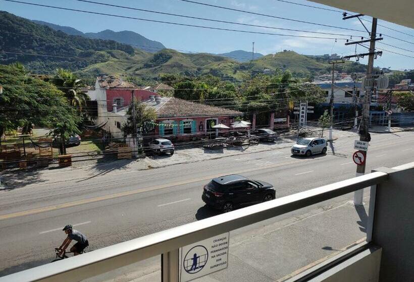 غرفة قياسية مطلة على المدينة, Guarda Mor